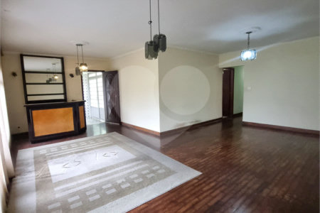 Casa à venda com 3 quartos, sendo 1 suíte,  em Jardim Leonor Mendes de Barros, São Paulo, SP