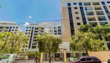 Apartamento à venda com 3 quartos, sendo 1 suíte,  em Cidade São Francisco, São Paulo, SP