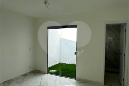 Casa à venda com 2 quartos, sendo 1 suíte, no condomínio Parque Guará, Rio de Janeiro - RJ