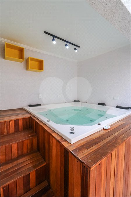 Casa à venda com 4 quartos, sendo 3 suítes, no condomínio Flower Garden Residence, São Paulo - SP