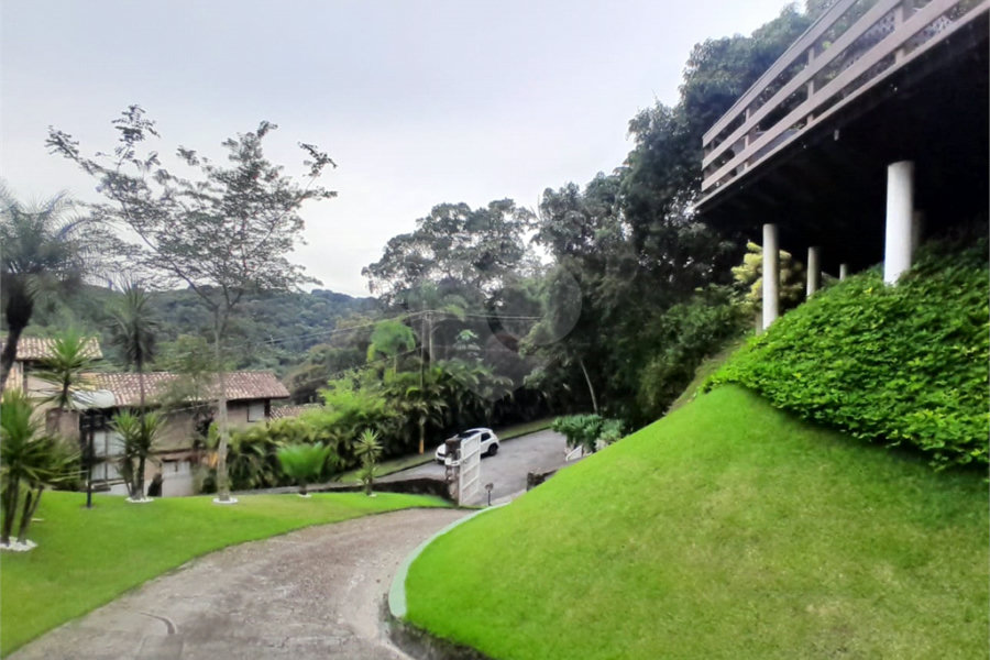 Casa à venda com 3 quartos, sendo 1 suíte,  no condomínio Alpes da Cantareira, Mairiporã - SP