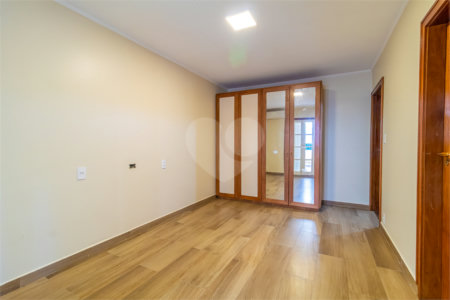 Casa à venda com 4 quartos, sendo 3 suítes,  em Interlagos, São Paulo, SP