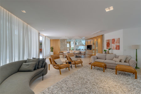 Casa à venda com 3 suítes no condomínio Residencial Canumã, São Paulo - SP