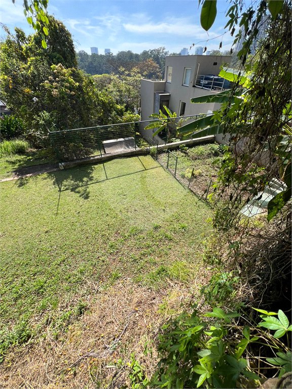 Terreno à venda no condomínio Jardim Vitória Régia, São Paulo - SP