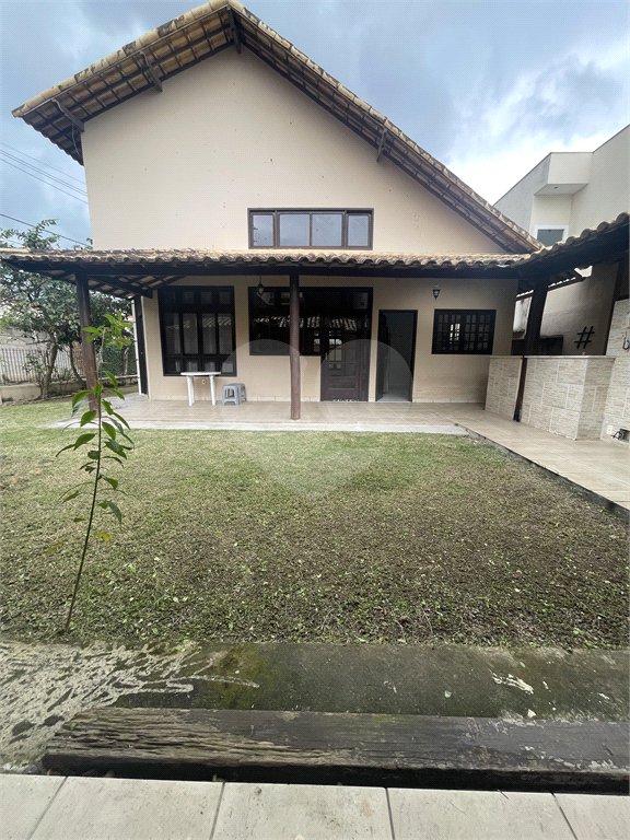 Casa à venda com 5 quartos, sendo 3 suítes, no condomínio Recanto das Palmeiras, Rio de Janeiro - RJ