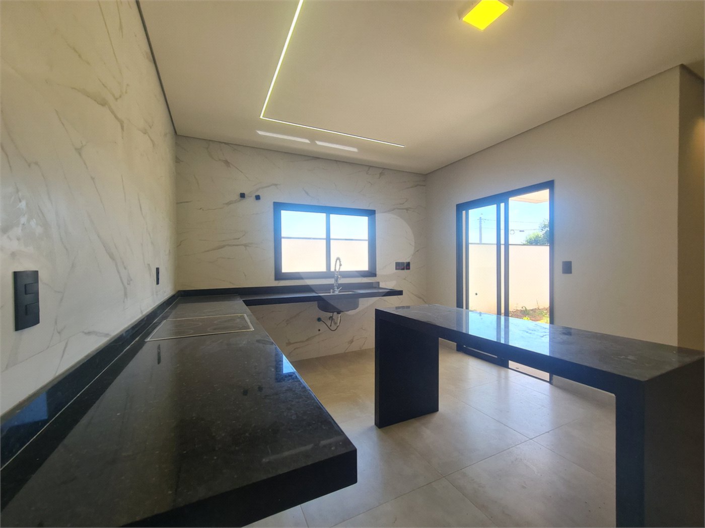 Casa à venda com 3 quartos, sendo 2 suítes, no condomínio Reserva Ipanema I, Sorocaba - SP