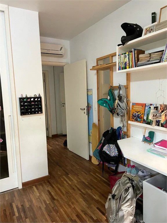 Casa à venda com 4 quartos, sendo 1 suíte,  em Vila Morumbi, São Paulo, SP