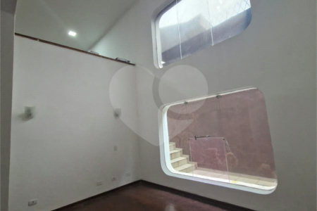 Casa à venda com 3 quartos, sendo 2 suítes, em Jardim Franca, São Paulo, SP