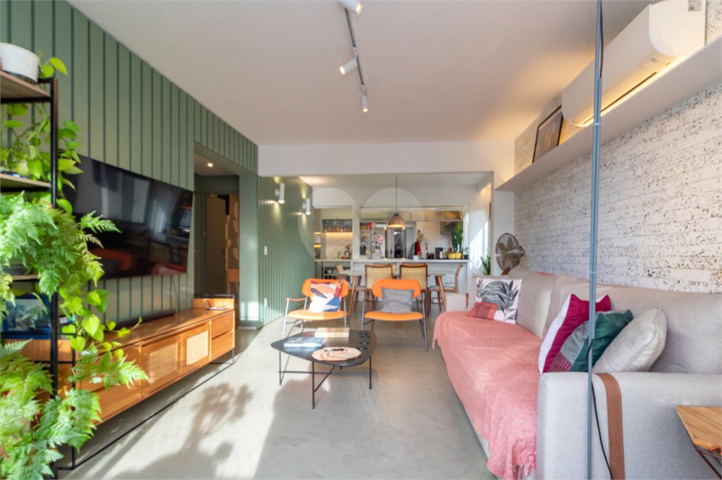Apartamento à venda com 3 quartos, sendo 1 suíte, em Moema, São Paulo, SP