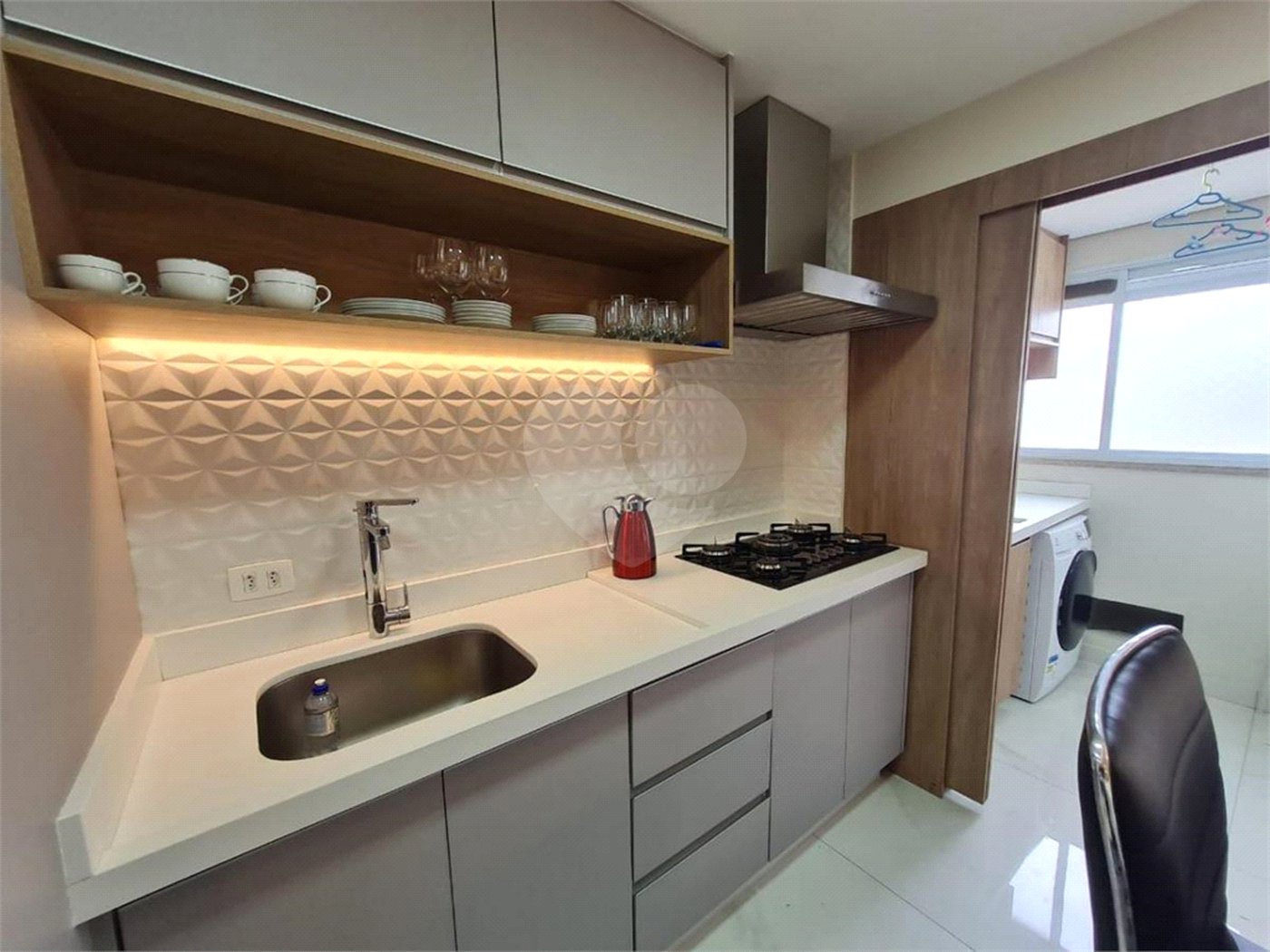 Apartamento à venda com 3 quartos, sendo 1 suíte,  em Vila Anastácio, São Paulo, SP