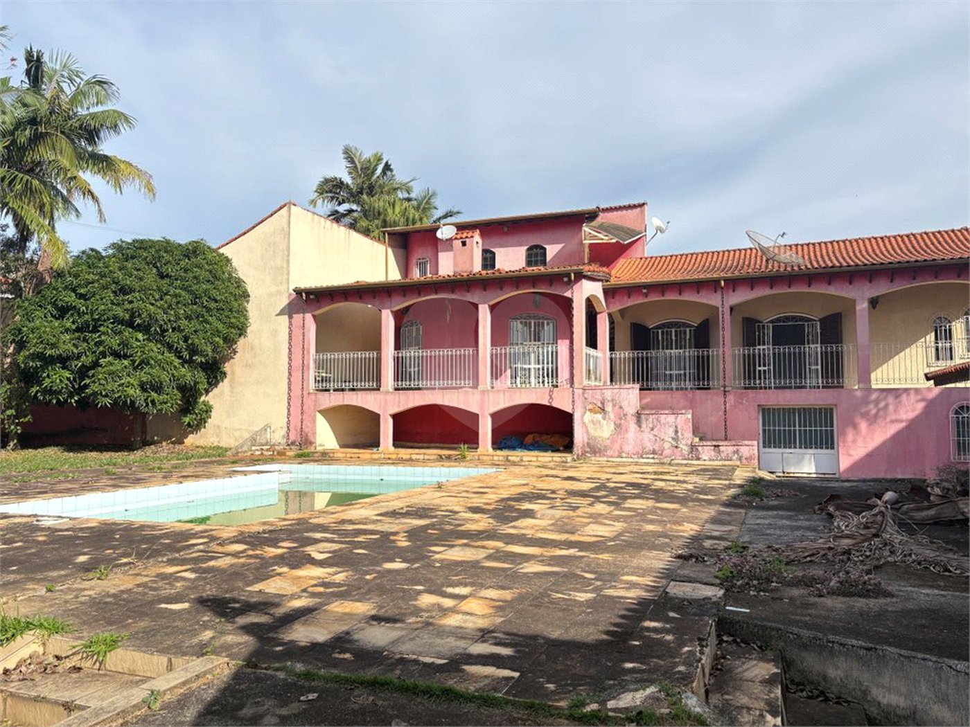 Casa à venda com 4 quartos, sendo 2 suítes,  em Vila Oliveira, Mogi das Cruzes, SP