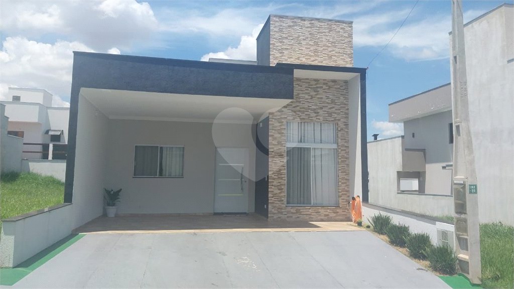 Casa à venda com 2 quartos, sendo 1 suíte, no condomínio Horto Florestal Villagio, Sorocaba - SP