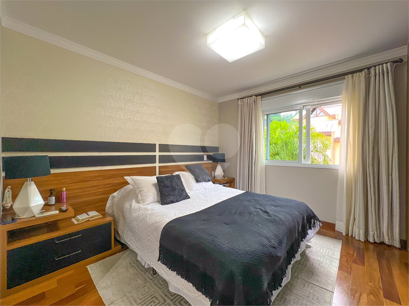 Casa à venda com 4 quartos, sendo 2 suítes,  no condomínio Floradas da Serra, São Paulo - SP