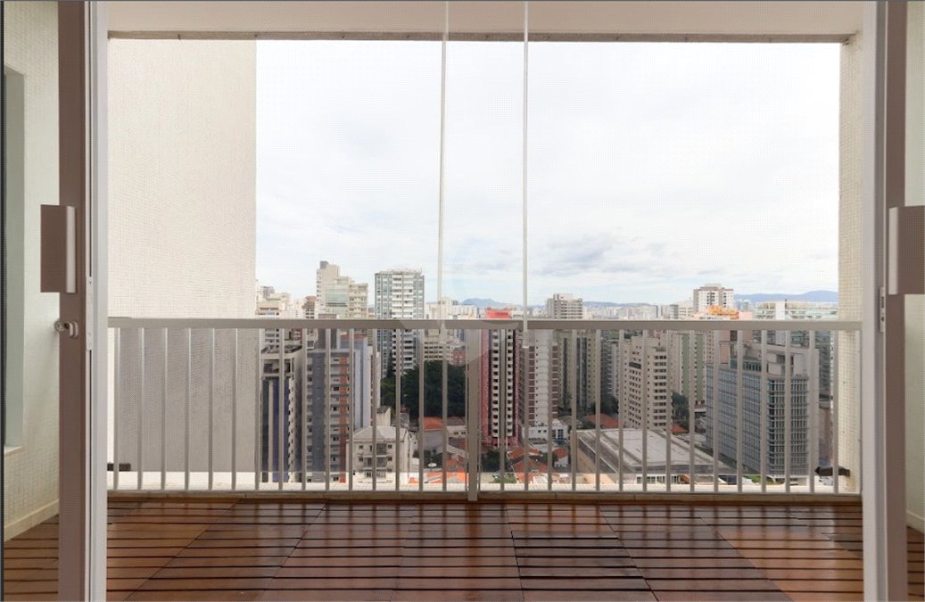 Apartamento à venda com 3 quartos, sendo 1 suíte,  em Santa Cecília, São Paulo, SP