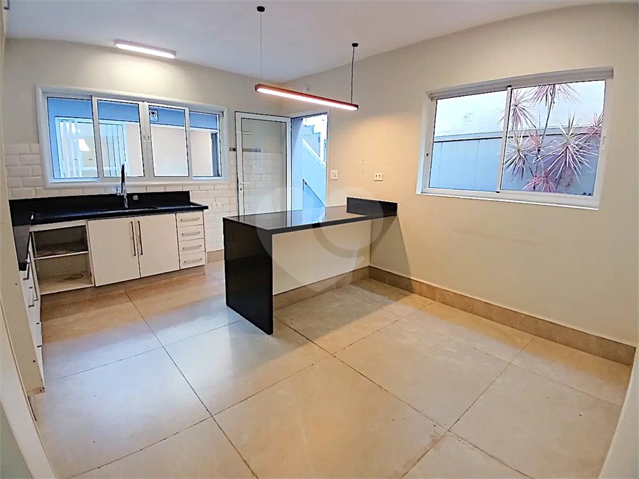 Sobrado à venda com 3 quartos, sendo 1 suíte, em Brooklin, São Paulo, SP