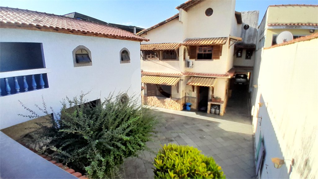 Casa à venda com 4 quartos, sendo 1 suíte, em Bangu, Rio de Janeiro, RJ