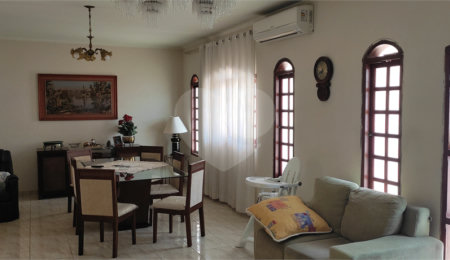 Sobrado à venda com 3 quartos, sendo 1 suíte, em Vila Almeida, Indaiatuba, SP