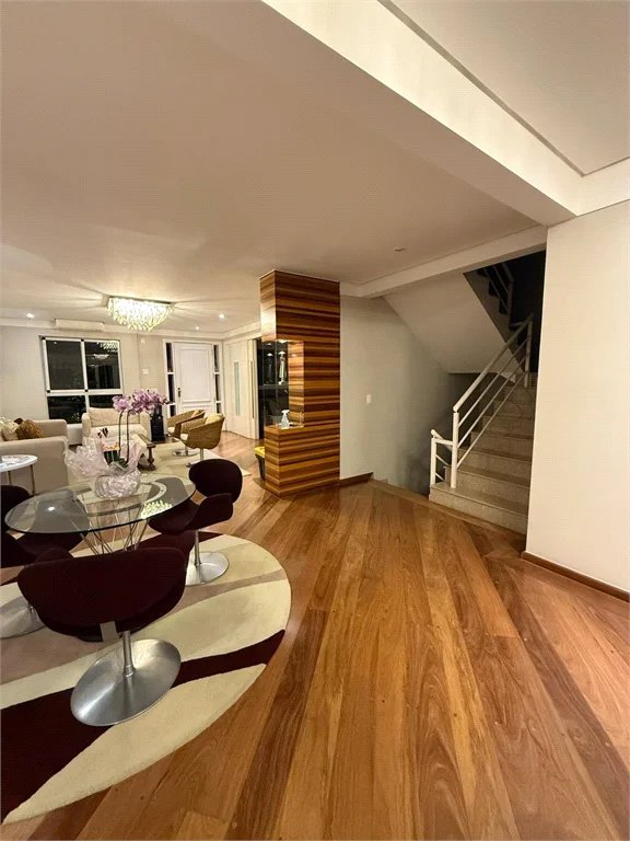 Casa à venda com 4 suítes no condomínio East Village, São Paulo - SP