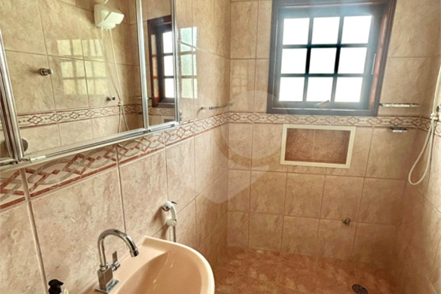 Sobrado à venda com 3 quartos, sendo 1 suíte, em Parada Inglesa, São Paulo, SP