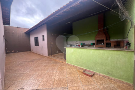 Casa à venda com 3 quartos, sendo 1 suíte, em Vila Recreio, Itapetininga, SP