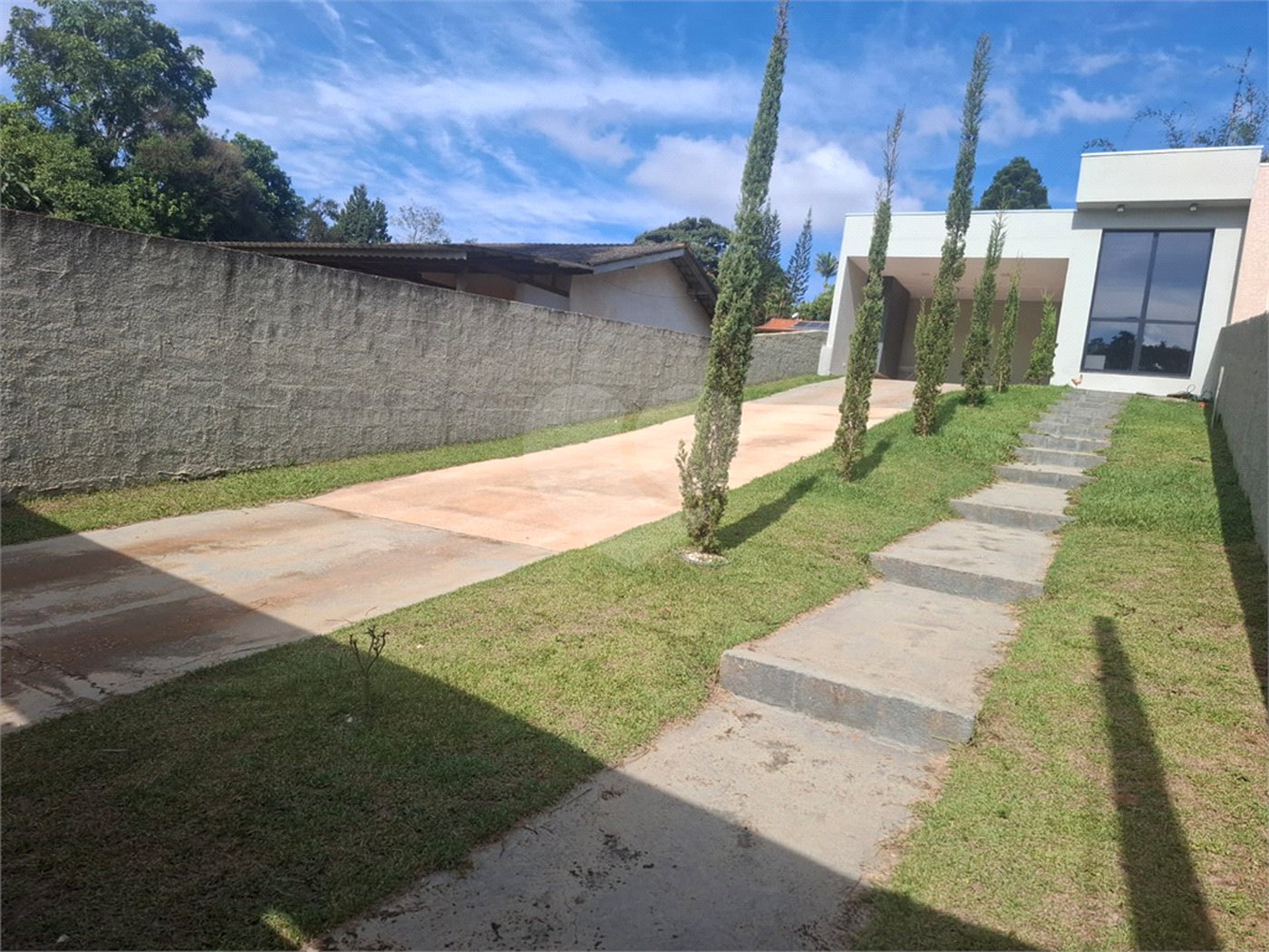 Casa à venda com 3 quartos, sendo 1 suíte, em Estância Comandante Barros, Jarinu, SP