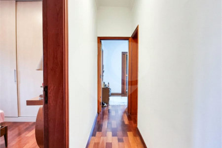 Casa à venda com 4 quartos, sendo 3 suítes, no condomínio Morada da Serra, São José dos Campos - SP