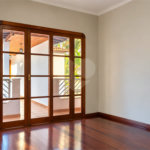 Casa à venda com 6 dormitórios, 3 suítes, piscina, área gourmet, hidromassagem, lareira, varanda e 6 vagas de garagem. Conforto e lazer para toda a família!