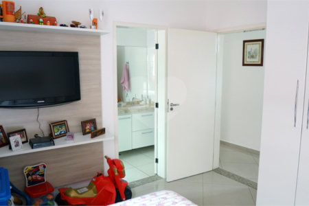 Sobrado à venda com 5 quartos, sendo 3 suítes,  em Santa Teresinha, São Paulo, SP