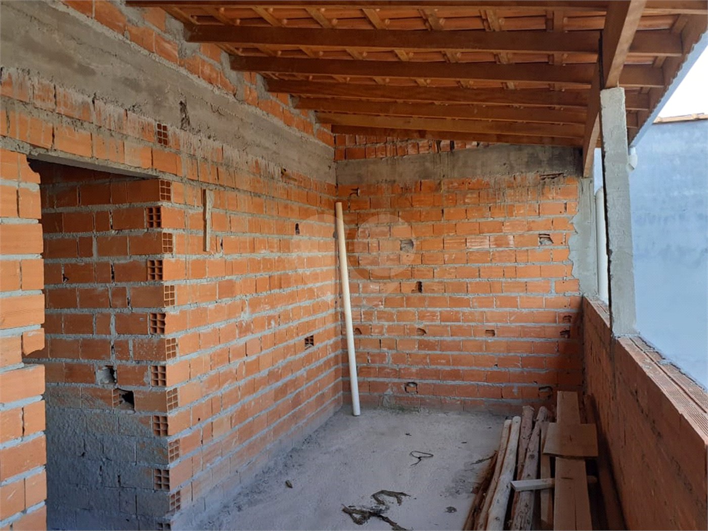 Sobrado à venda com 5 quartos, sendo 1 suíte, em Jardim Cumbica, Guarulhos, SP