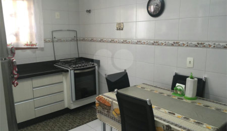 Casa à venda com 3 quartos, sendo 1 suíte,  no condomínio Morada de Itapuã, São Paulo - SP