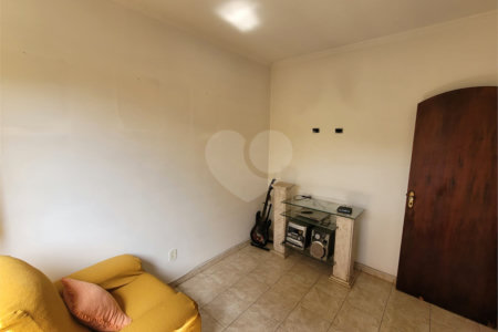 Sobrado à venda com 3 quartos, sendo 1 suíte, em Vila dos Remédios, São Paulo, SP