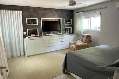 Casa à venda com 4 quartos, sendo 3 suítes, no condomínio Vila Hípica I, Vinhedo - SP