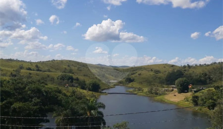 Terreno à venda no condomínio Lago Dourado, Jacareí - SP