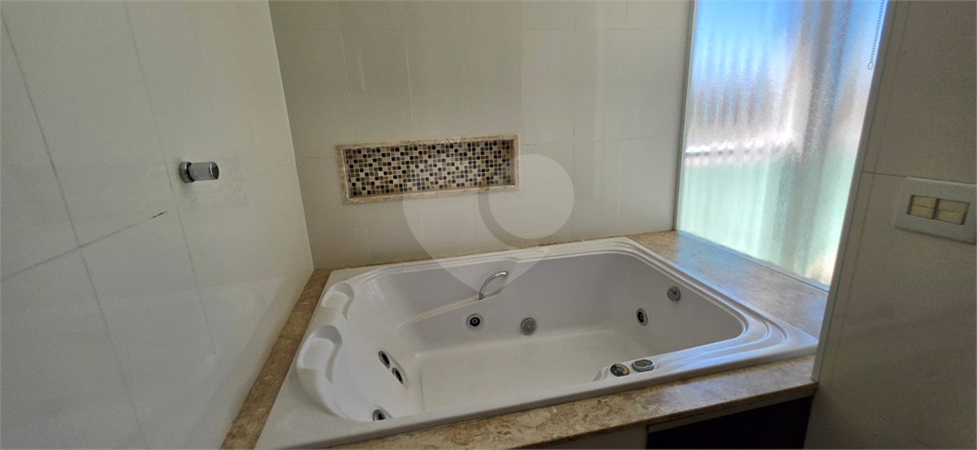 Casa Térrea à venda ou para alugar com 8 quartos, sendo 4 suítes, em Vila Pereira Barreto, São Paulo, SP
