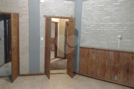 Sobrado à venda com 3 quartos, sendo 2 suítes, em Jardim Residencial Santa Mônica, Araraquara, SP