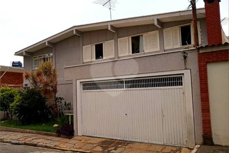Casa à venda com 4 quartos, sendo 1 suíte,  em Vila Oliveira, Mogi das Cruzes, SP