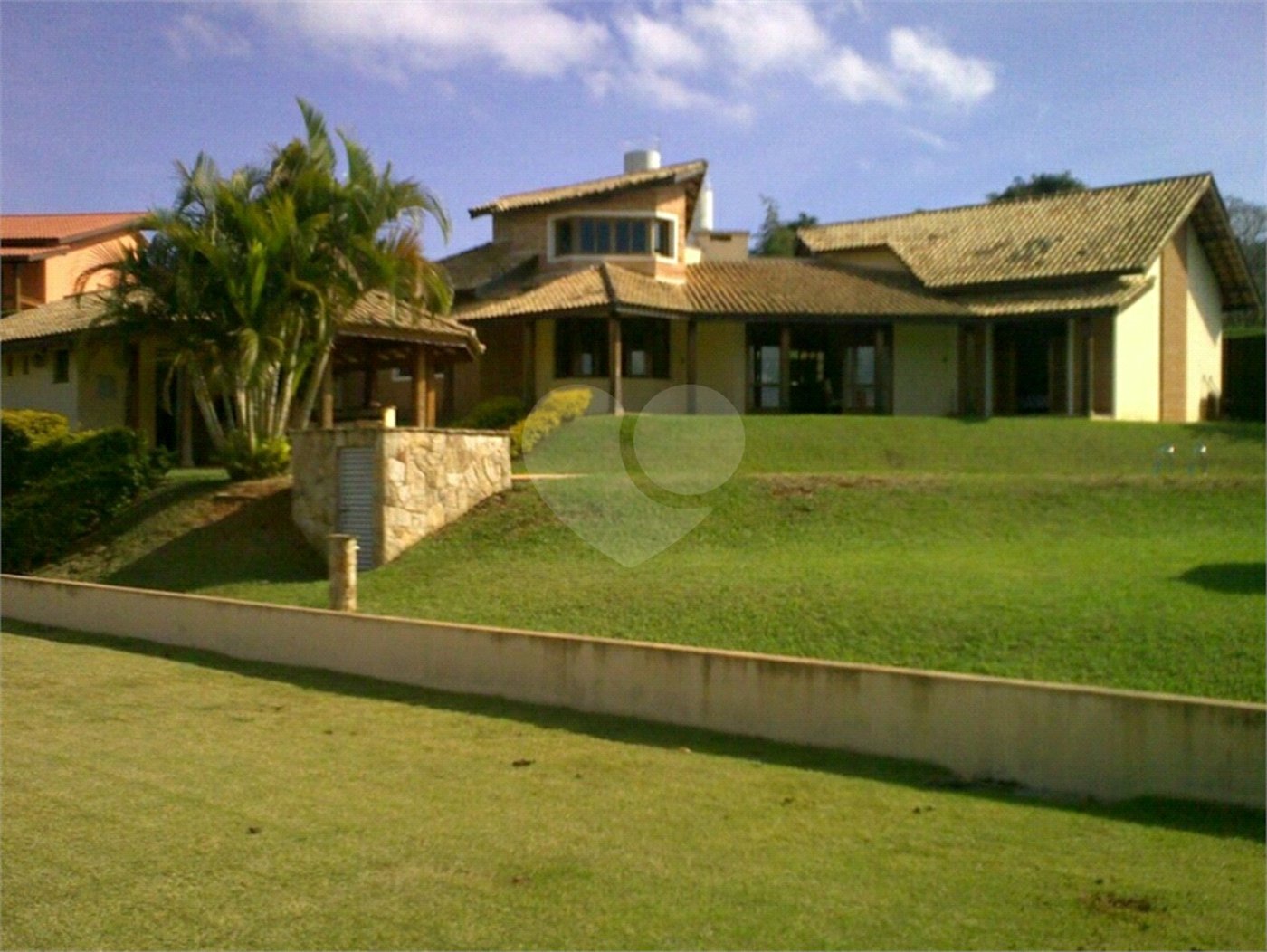 Casa à venda com 2 quartos, sendo 1 suíte, no condomínio Novo Horizonte, Piracaia - SP