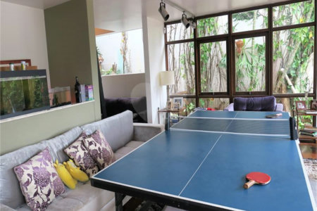 Casa à venda com 4 quartos, sendo 2 suítes, em Jardim Leonor, São Paulo, SP
