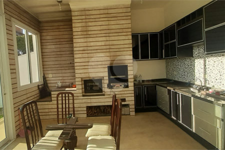 Casa em condomínio à venda ou para alugar com 5 quartos, sendo 3 suítes,  no Centro, Bom Jesus dos Perdões, SP