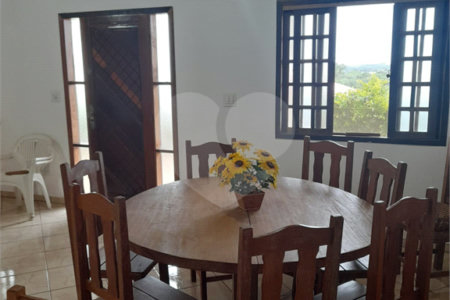 Chácara à venda com 3 quartos, sendo 1 suíte, no Centro, Porangaba, SP