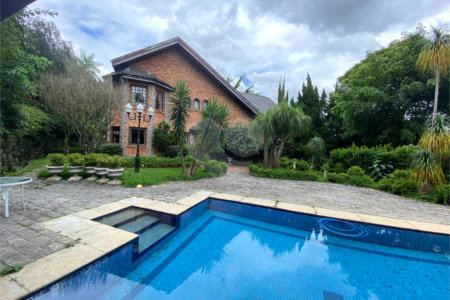 Casa à venda ou para alugar com 5 quartos, sendo 3 suítes,  em Fazenda Morumbi, São Paulo, SP