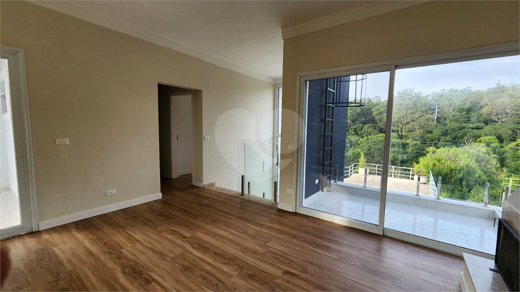 Casa à venda com 5 quartos, sendo 2 suítes, no condomínio Residencial Jardim Primavera, Louveira - SP