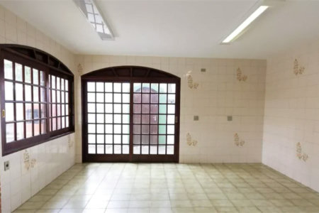 Casa à venda com 4 quartos, sendo 1 suíte,  em Vila Tiradentes, São Paulo, SP