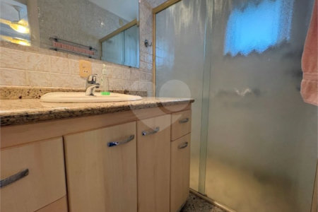 Casa à venda com 5 quartos, sendo 3 suítes, no condomínio Granja Olga III, Sorocaba - SP