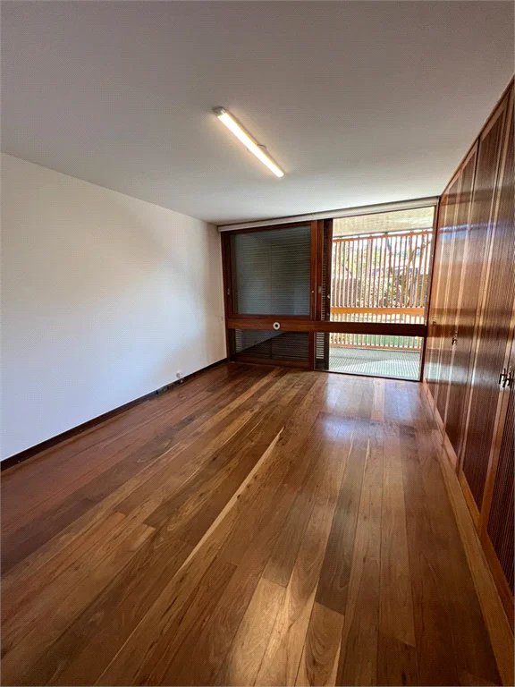 Sobrado para alugar com 5 quartos, sendo 4 suítes, em Jardim Everest, São Paulo, SP