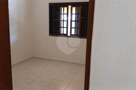 Casa em condomínio para alugar com 3 quartos, sendo 1 suíte, em Vila Petrópolis, Atibaia, SP