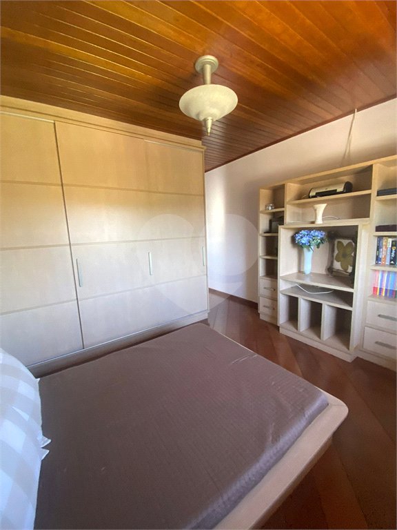 Casa à venda com 5 quartos, sendo 4 suítes, no condomínio Lago do Imperador, Mairiporã - SP