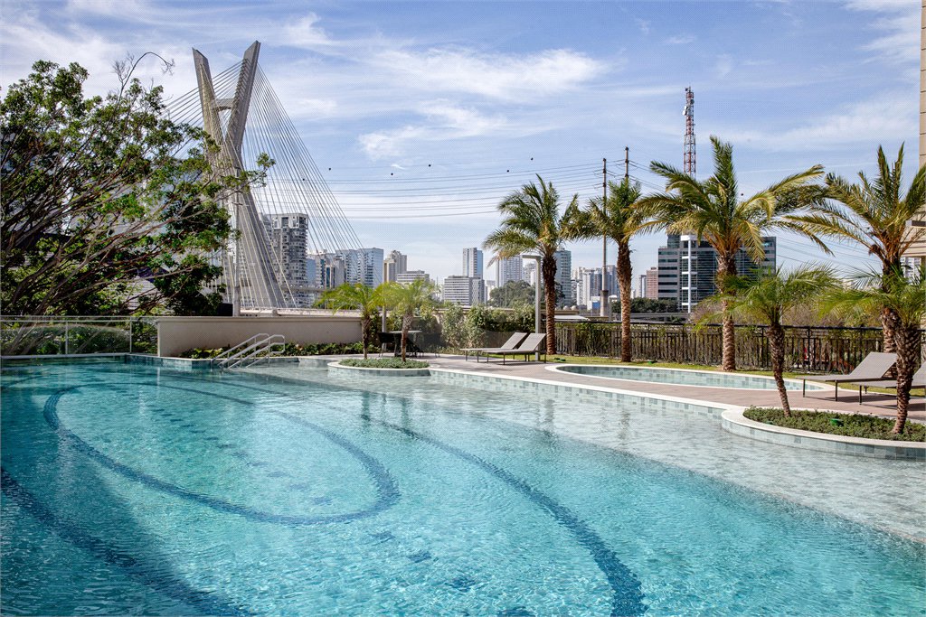 Apartamento à venda com 4 suítes em Real Parque, São Paulo, SP