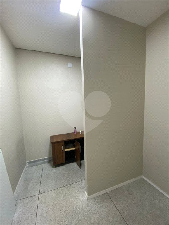 Salão para alugar em Vila Romanópolis, Ferraz de Vasconcelos, SP