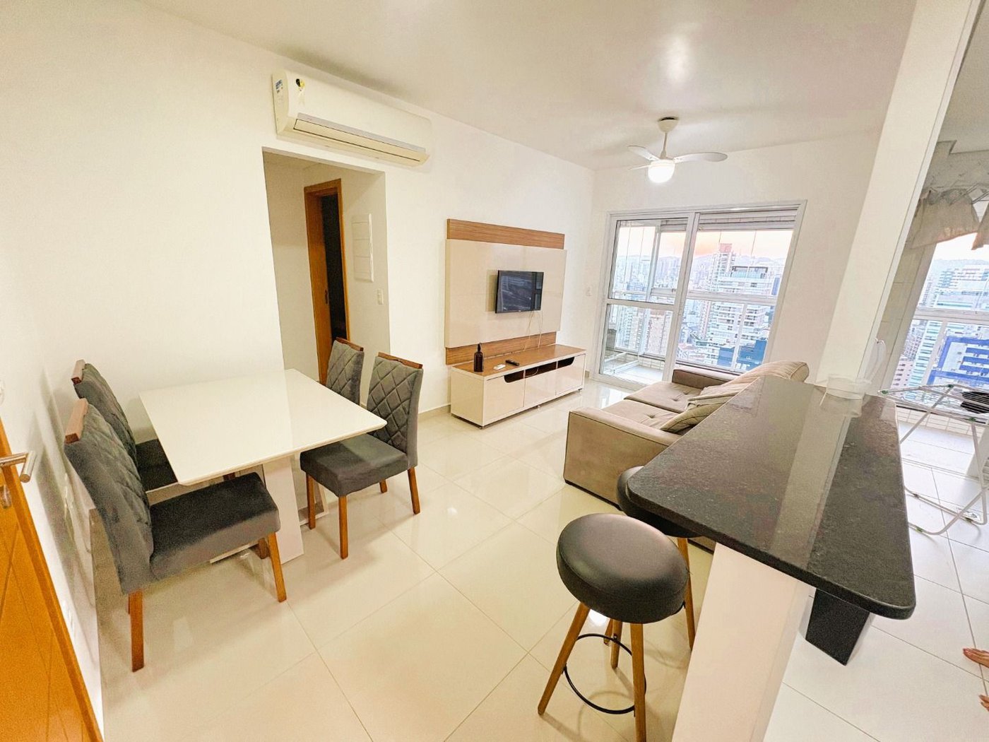 Apartamento para alugar, 54 m² por R$ 6.000,02/mês - Embaré - Santos/SP